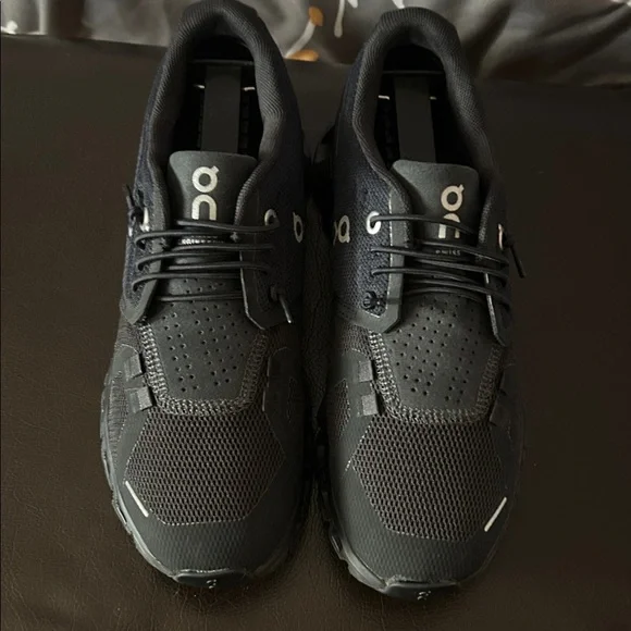 On Running Black Athletic Shoes - Picture 2 of 8